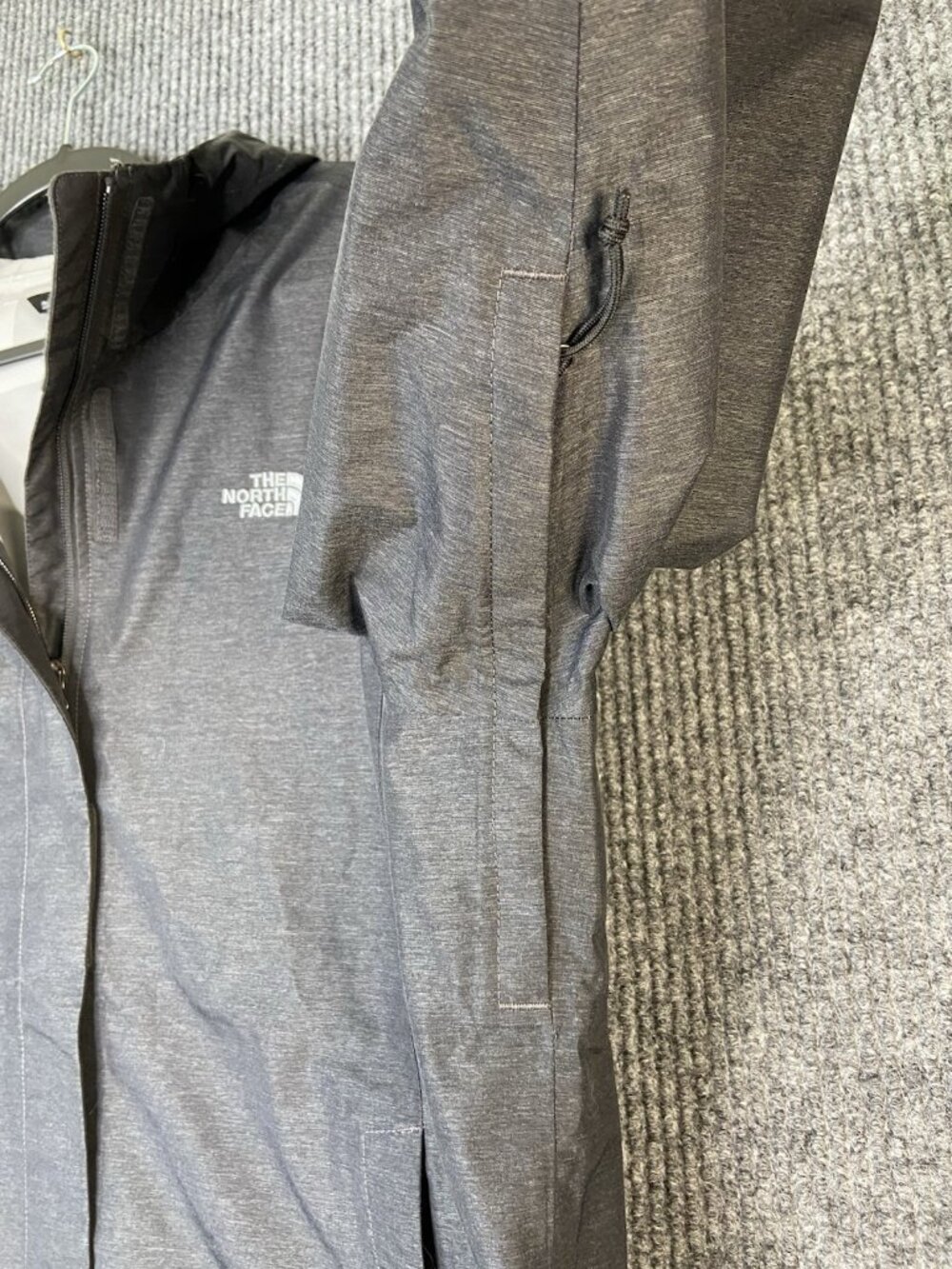 READ The North Face Women's XXL Full Zip Rain Jacket Dryvent Windbreaker Hood - Picture 4 of 8